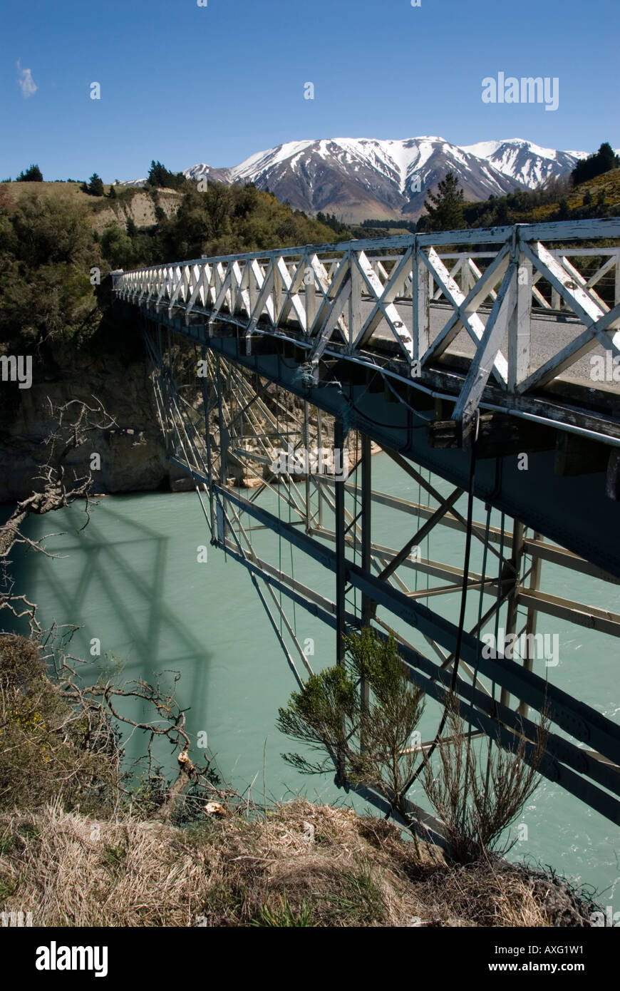 Bridge n. 1 oltre il Fiume Rakaia verticale NZ Foto Stock