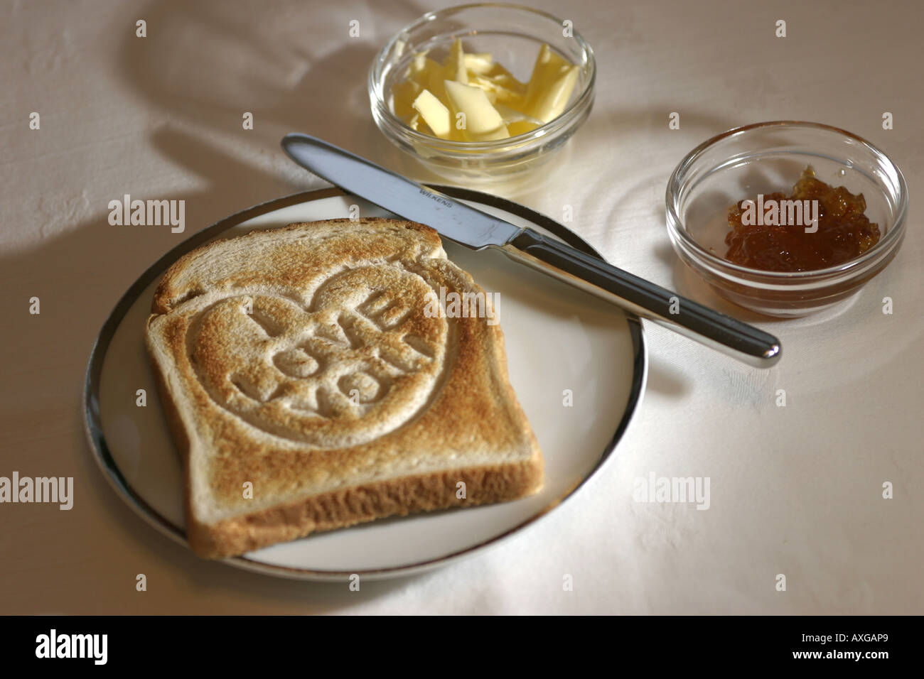 Toast con un "ti amo' impressione con burro e marmellata. Foto Stock