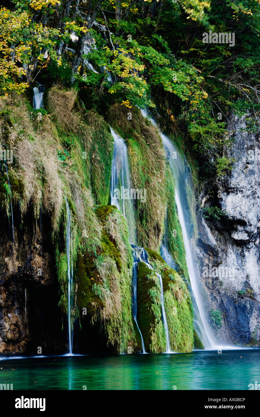 Cascata, il Parco Nazionale dei Laghi di Plitvice, Croazia Foto Stock
