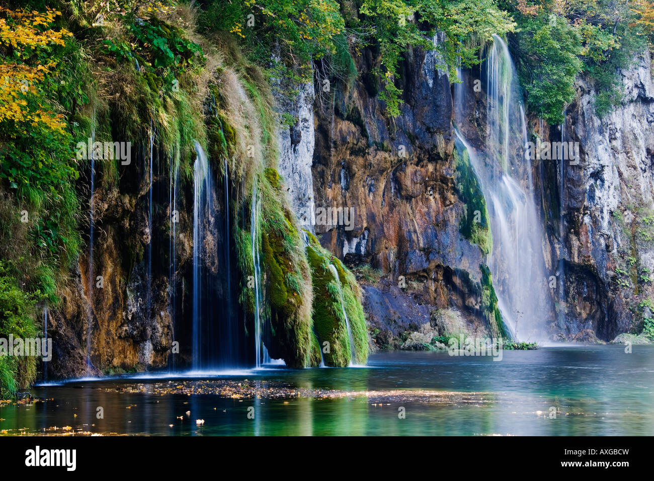 Cascata, il Parco Nazionale dei Laghi di Plitvice, Croazia Foto Stock