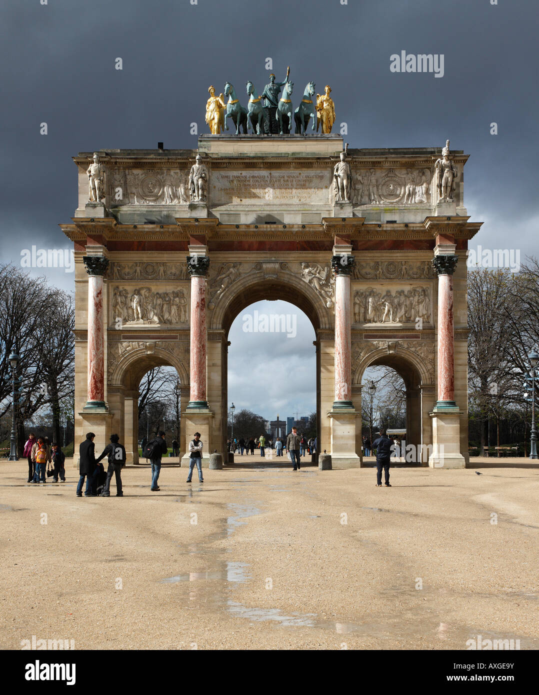 Parigi Louvre, l'Arc de triomphe du Carrousel vor dem Louvre, Blick nach Westen Foto Stock