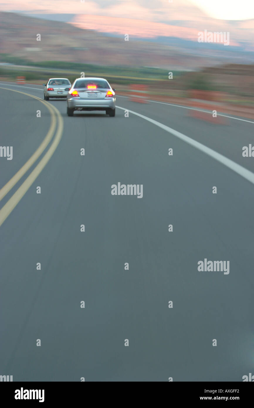 Accelerazione dei processi di Auto Down Road Foto Stock