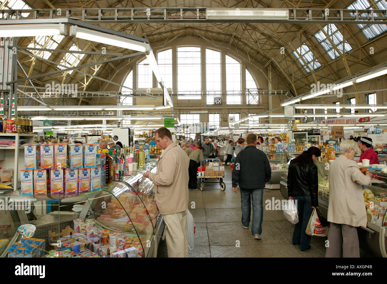 Central Food sale di mercato di Riga, Lettonia Foto Stock