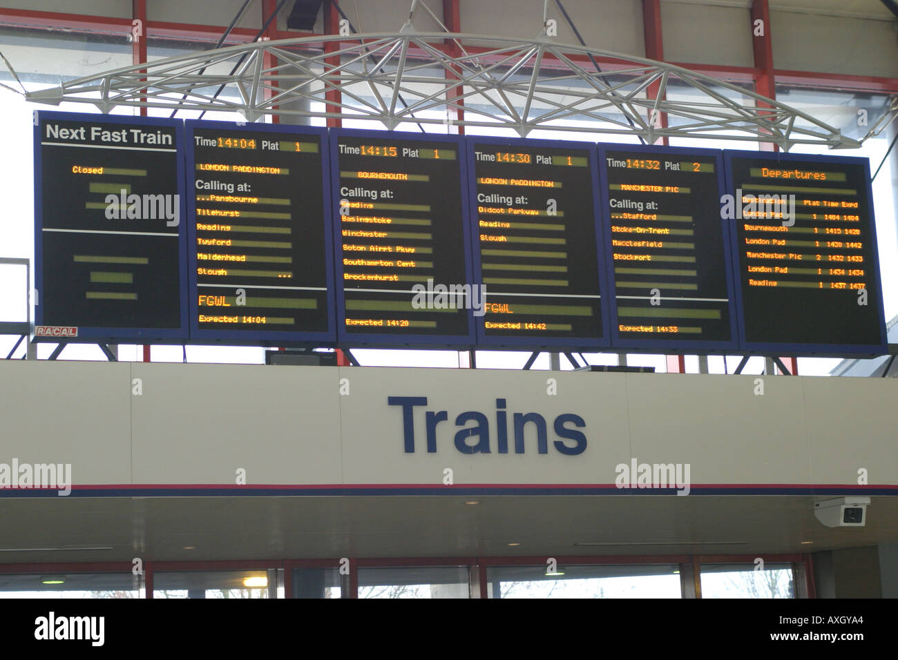 Il treno del tempo nelle tabelle alla stazione di Oxford Foto Stock