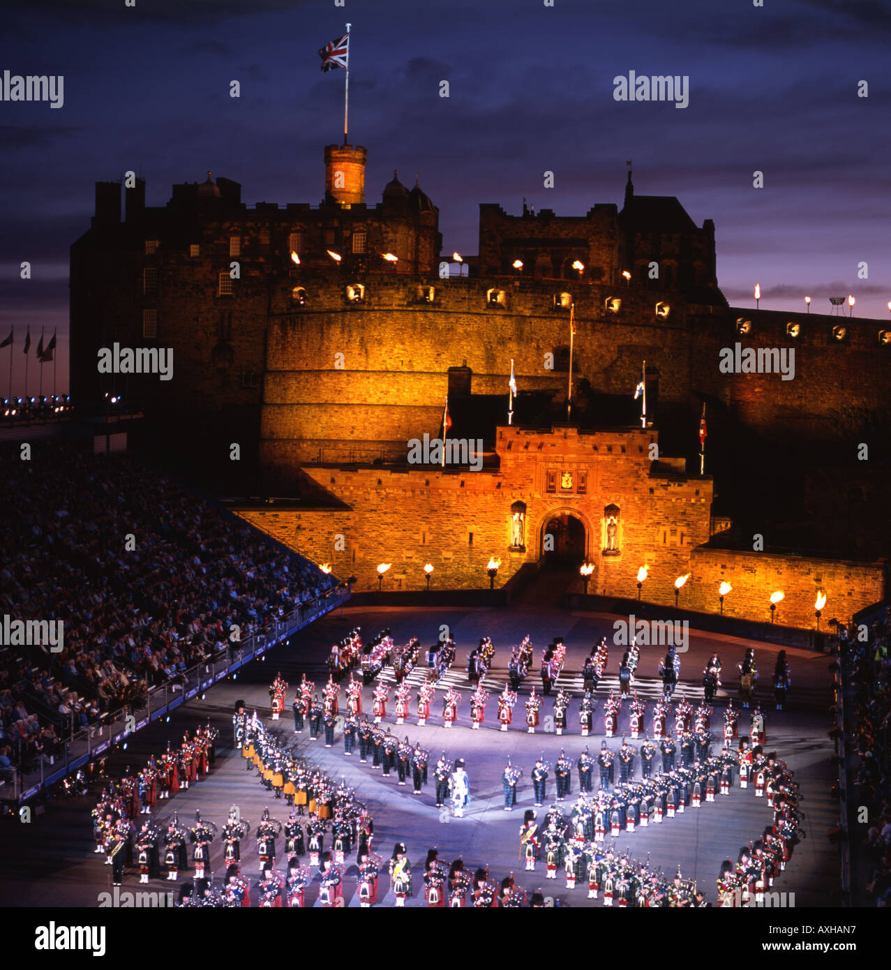 Edinburgh Tattoo militare avviene sulla spianata del castello di Edimburgo ogni anno durante il mese di agosto Foto Stock