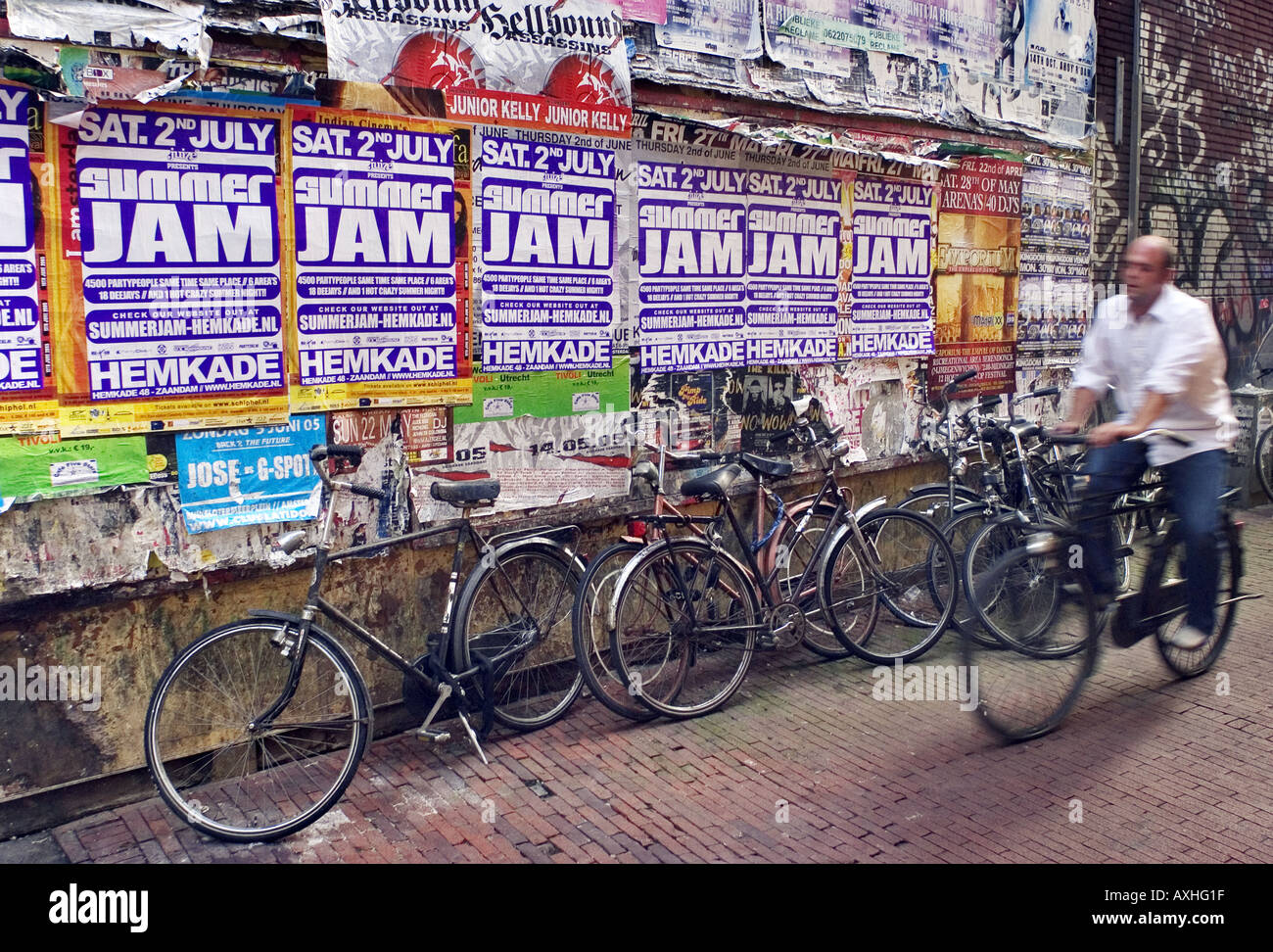 Vecchio poster sulla parete in Amsterdam Foto Stock