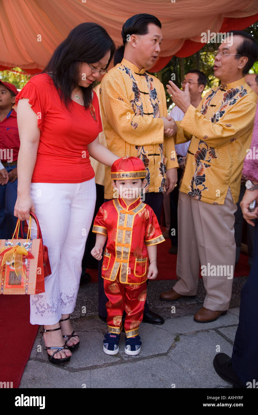 Chinese boy in costume nazionale a Capodanno Cinese, Forte Cornwallis, Georgetown, Penang, Malaysia. Foto Stock