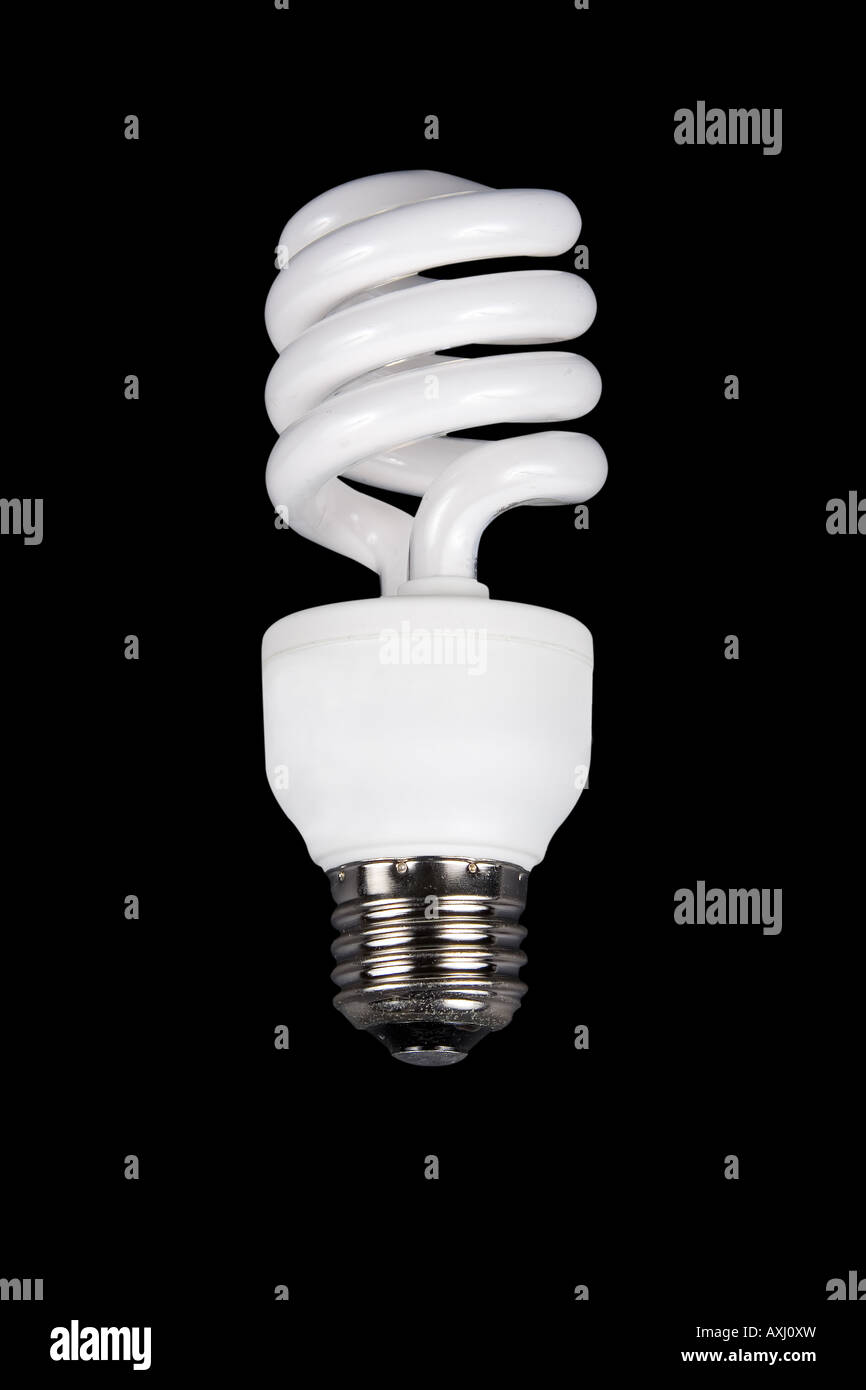 Risparmio energetico lampada fluorescente lampadina isolata su uno sfondo nero Foto Stock