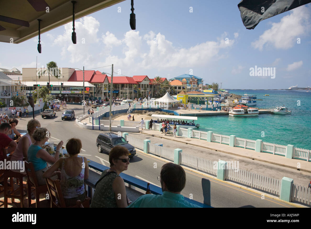 Lungomare e la zona del porto di Georgetown sull'isola di Grand Cayman nelle isole Cayman Foto Stock