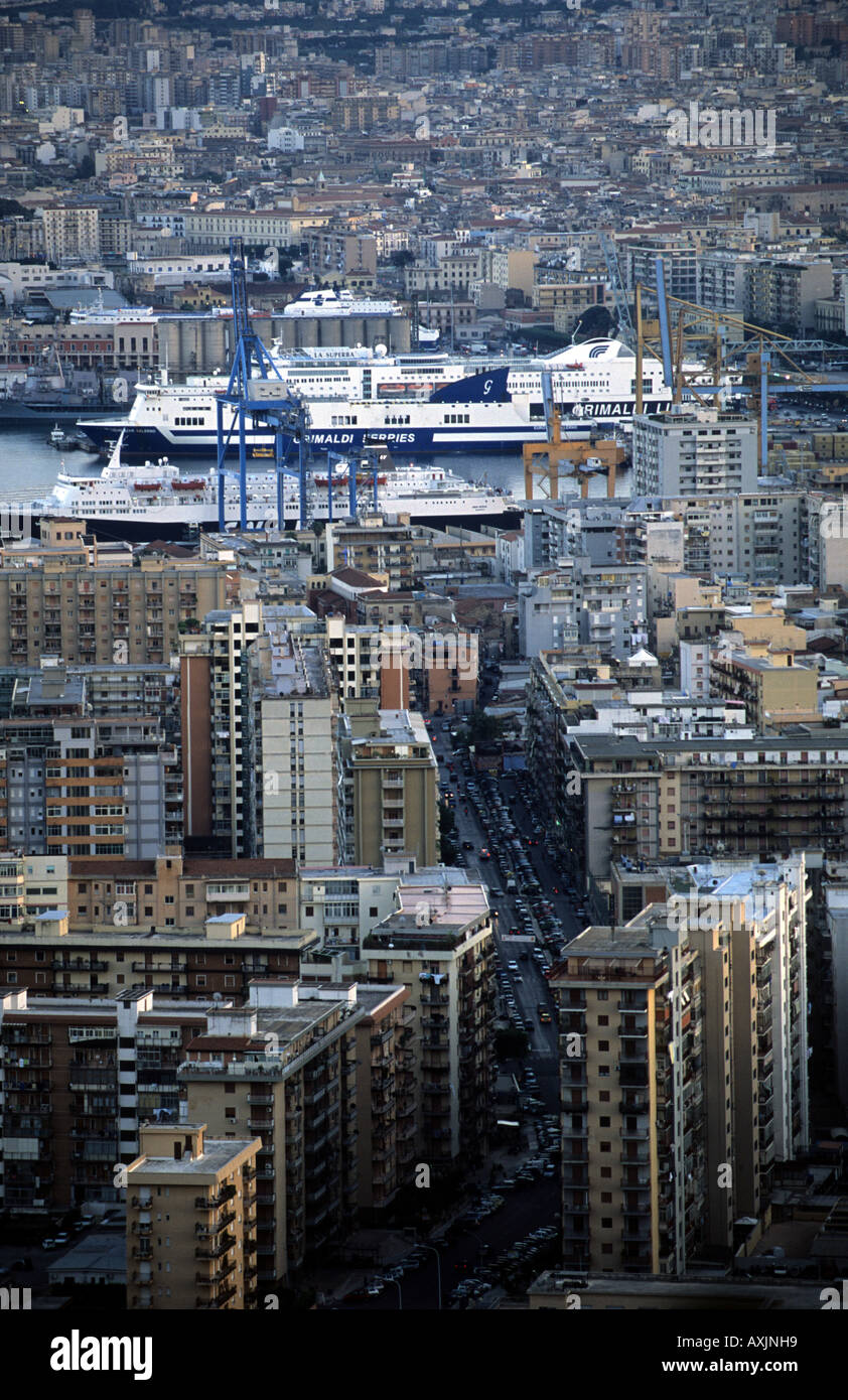 Palermo è una città fondata nel VIII secolo a.c. dai Fenici commercianti attorno ad un porto naturale sulla costa settentrionale della Sicilia. Foto Stock