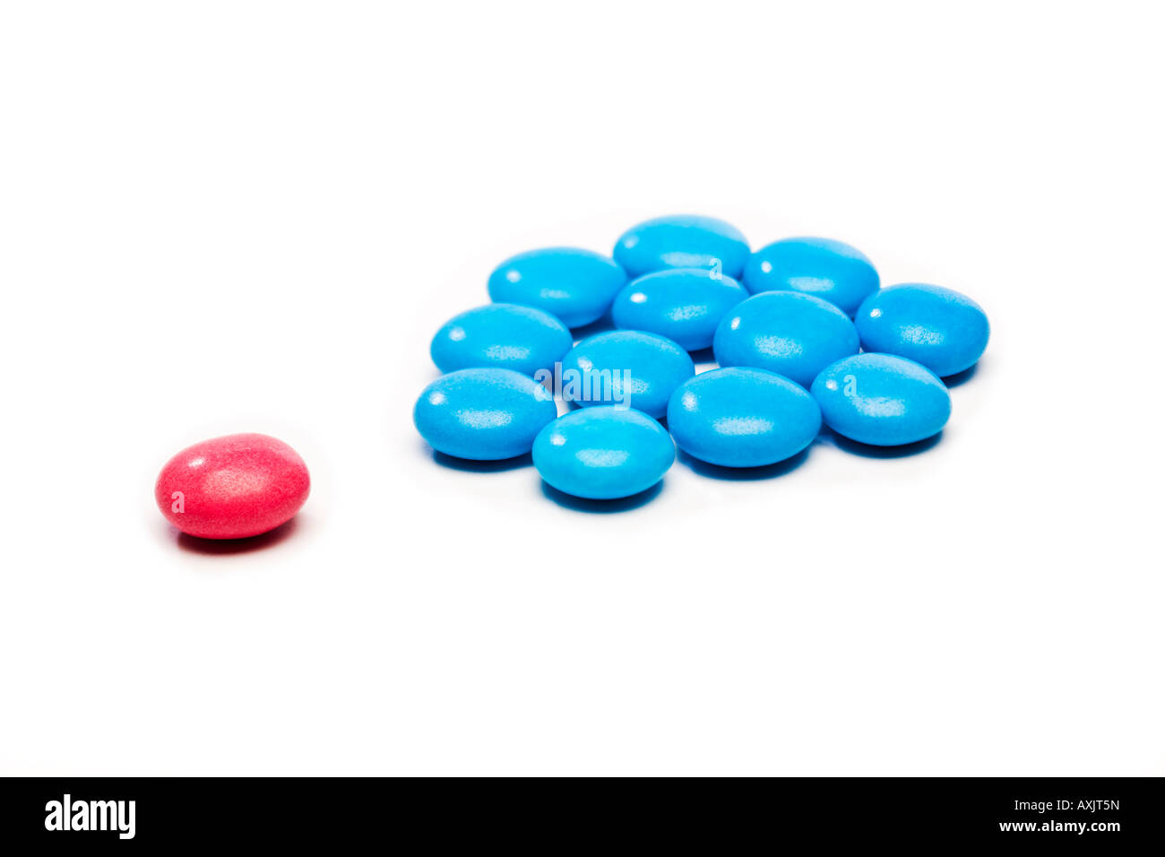 Caramelle colorate utilizzata per illustrare il concetto di differenza e di esclusione o di discriminazione Foto Stock