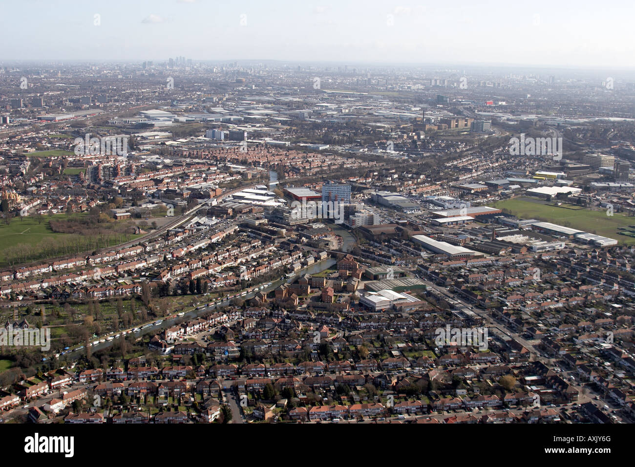 Elevato livello obliquo di vista aerea a est di Alperton Grand Union Canal per Central London Ealing Londra HA0 Inghilterra UK Feb 2006 Foto Stock