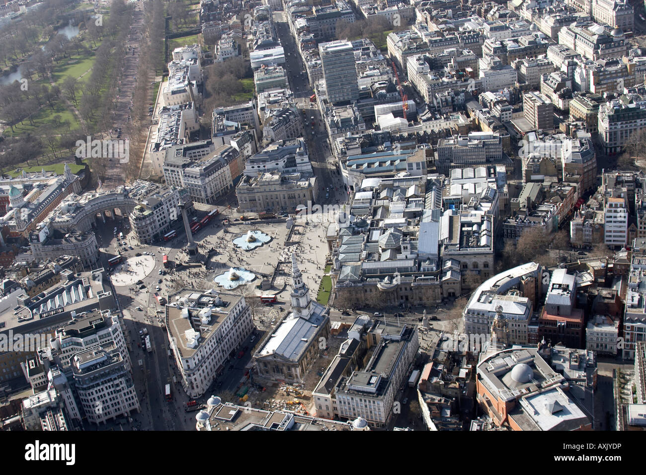 Elevato livello obliquo di vista aerea a sud-ovest di Trafalgar Square London WC2 Inghilterra UK Feb 2006 Foto Stock