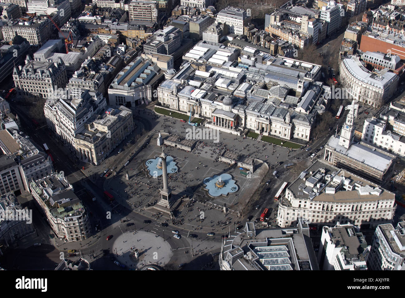 Elevato livello obliquo di vista aerea a nord ovest di Trafalgar Square London WC2 Inghilterra UK Feb 2006 Foto Stock