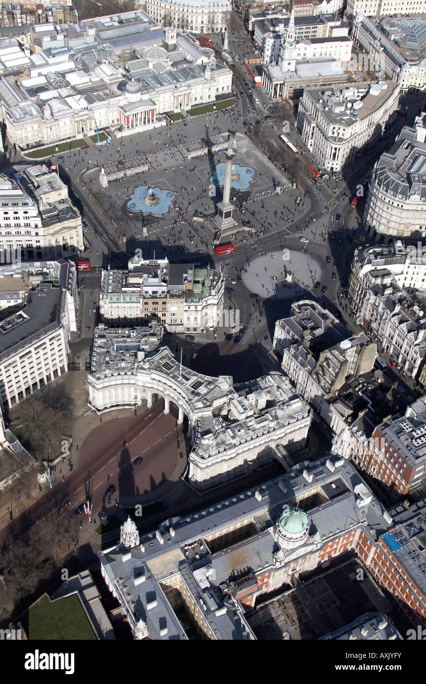 Elevato livello obliquo di vista aerea a nord-est di Admiralty Arch e Trafalgar Square London SW1 e WC2 Inghilterra UK Feb 2006 Foto Stock