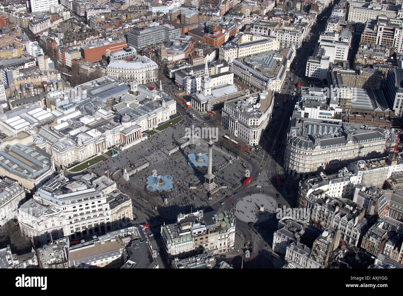 Elevato livello obliquo di vista aerea a nord-est di Trafalgar Square London WC2 Inghilterra UK Feb 2006 Foto Stock