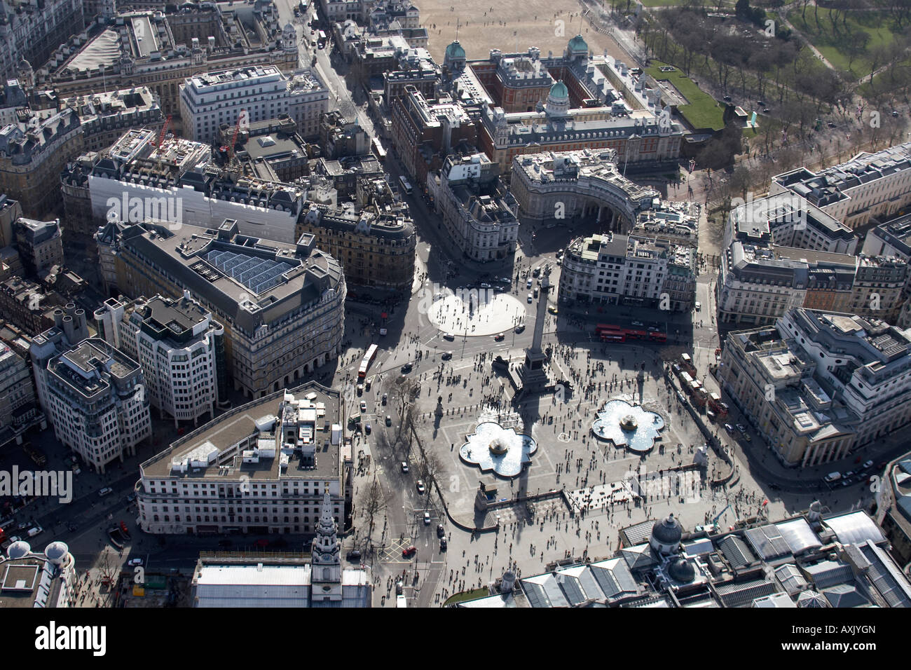 Elevato livello obliquo di vista aerea sud di Trafalgar Square London WC2 Inghilterra UK Feb 2006 Foto Stock
