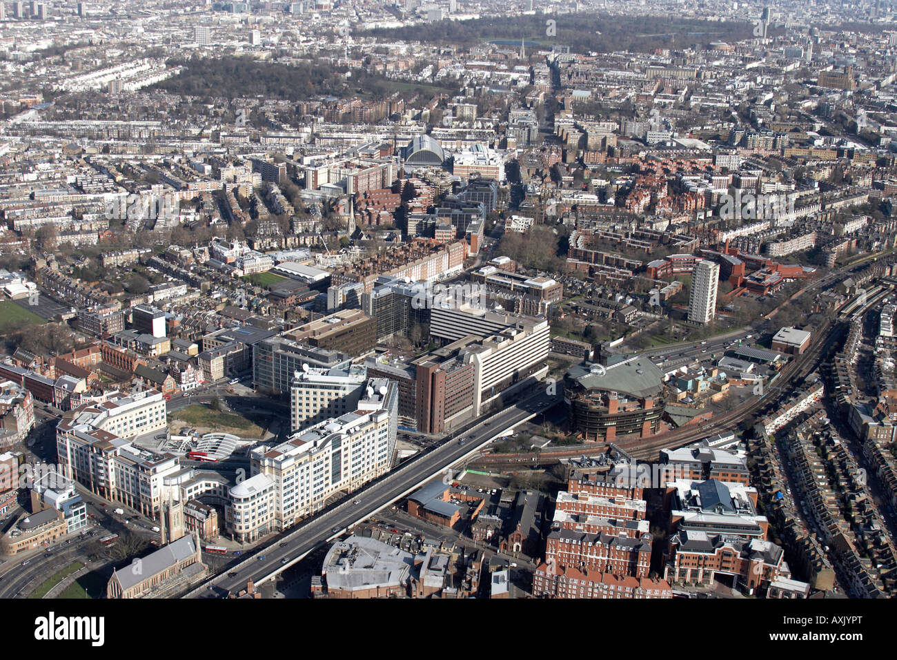 Elevato livello obliquo di vista aerea del nord est del cavalcavia di Hammersmith e Broadway London W6 Inghilterra UK Feb 2006 Foto Stock