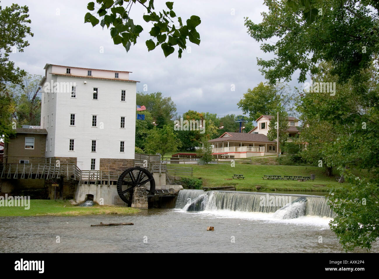 Lo storico mulino a rulli sul grande Raccoon Creek a Mansfield Indiana Foto Stock