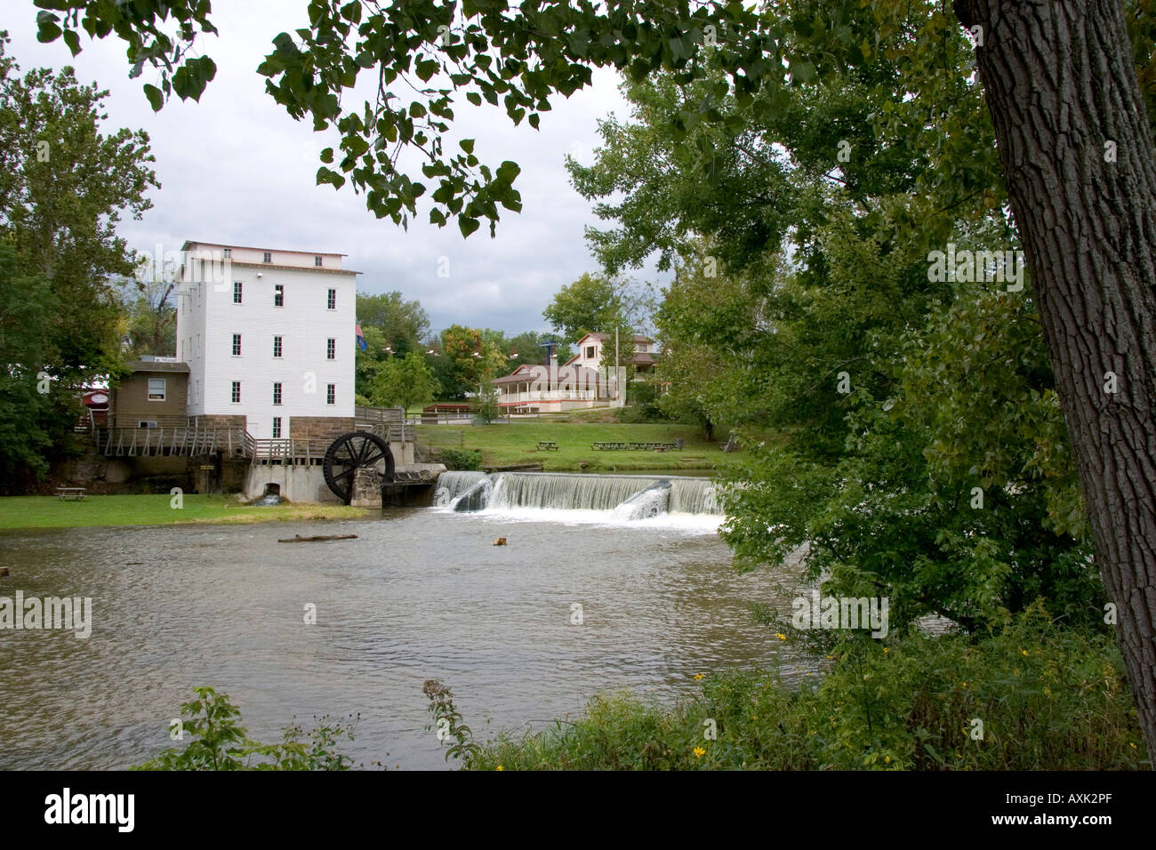 Lo storico mulino a rulli sul grande Raccoon Creek a Mansfield Indiana Foto Stock