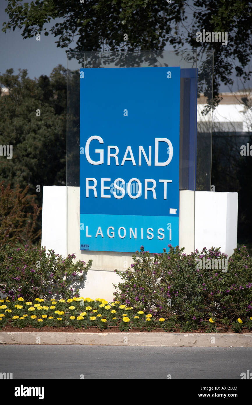 Grand Resort Lagonissi hotel sign in Attica o Atiki Grecia Foto Stock