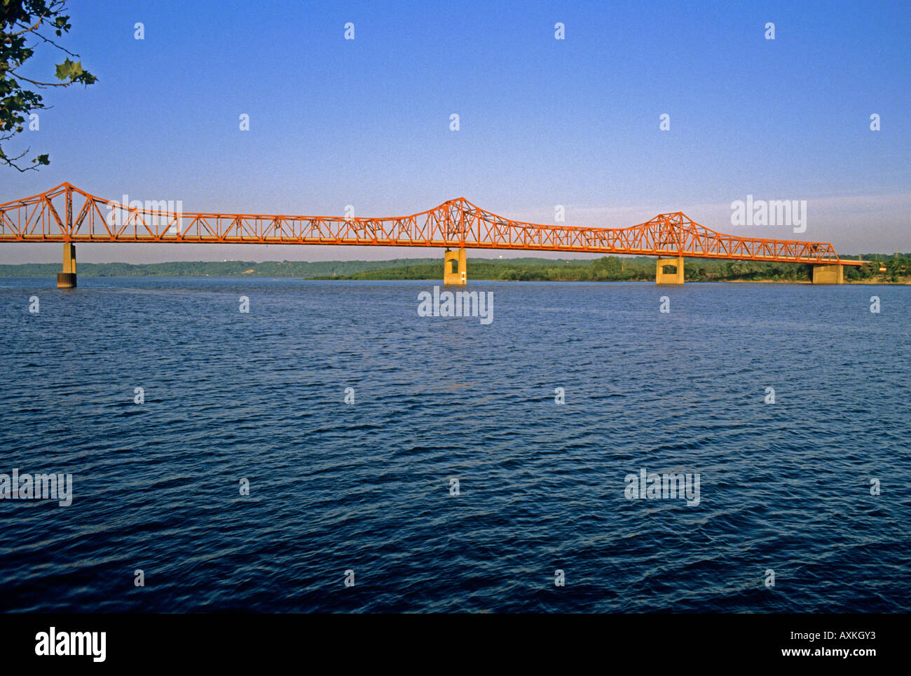 Traliccio in acciaio brige oltre il Fiume Illinois a Peoria Foto Stock