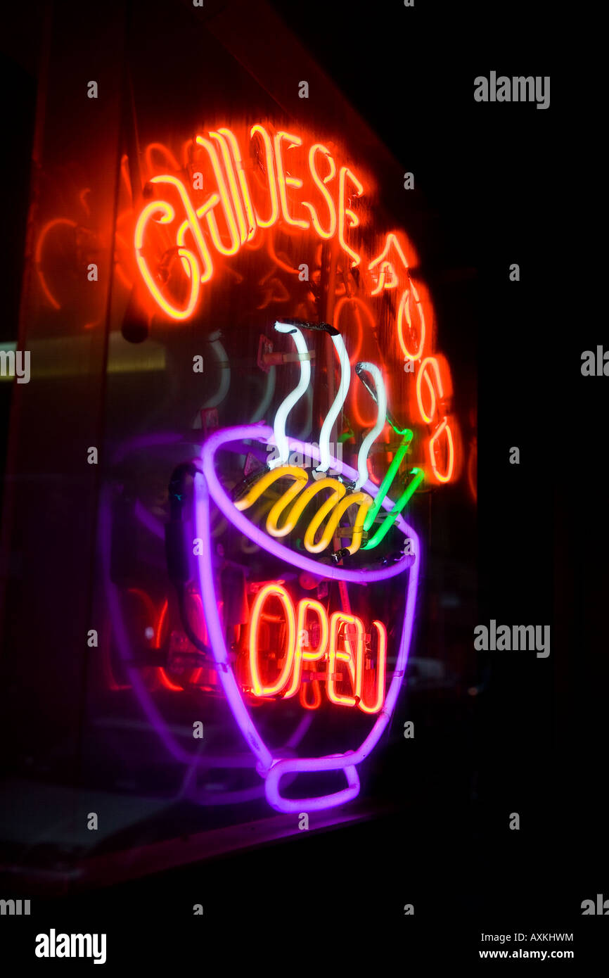 Una scritta al neon nella finestra di un ristorante Cinese di New York Foto Stock