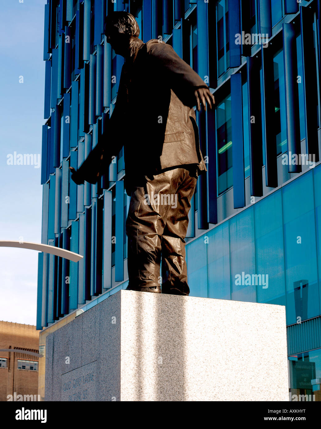 Un monumento all'Artista sconosciuto Sumner Street Southwark Londra UK Designer Grayworld Foto Stock