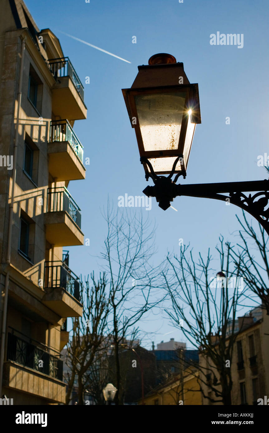 Via la luce in Avenue Faidherbe, Les Lilas un sobborgo di Parigi. Foto Stock