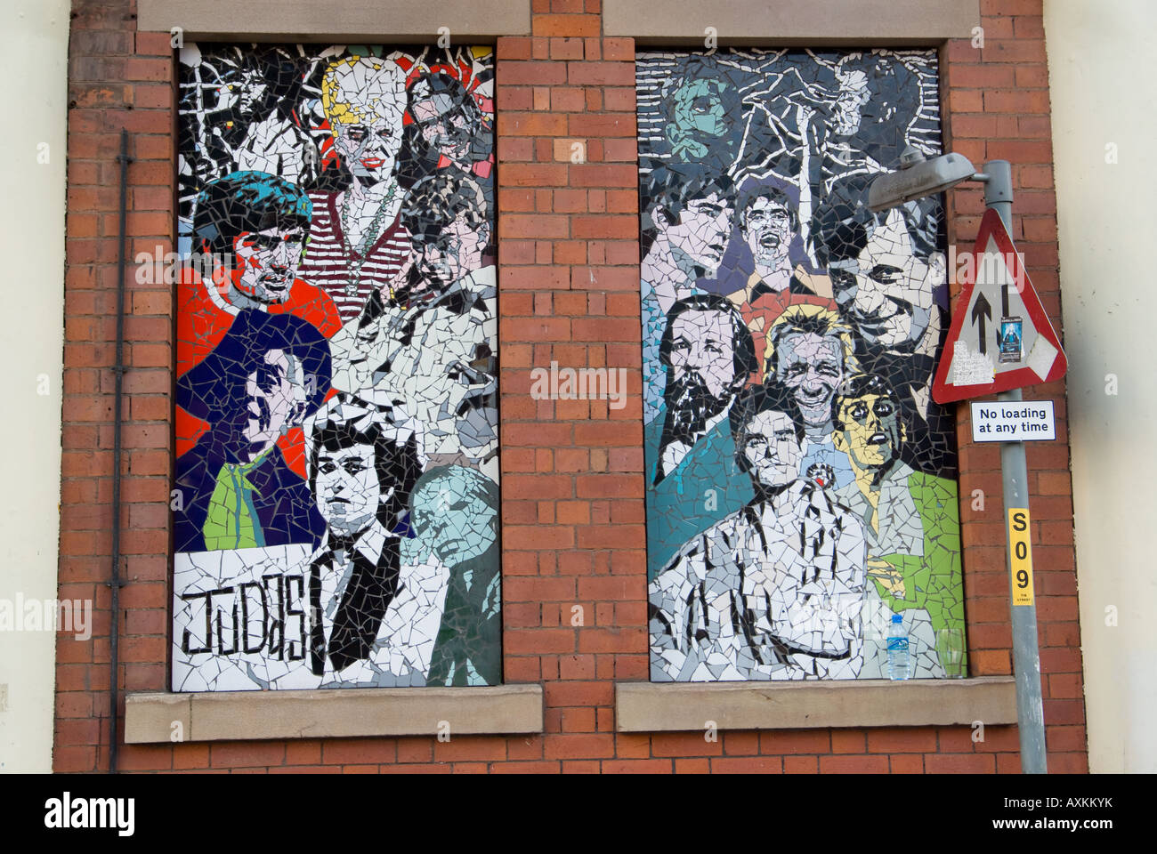 Arte del Mosaico in windows a 'Palazzo Affleck' Manchester Foto Stock