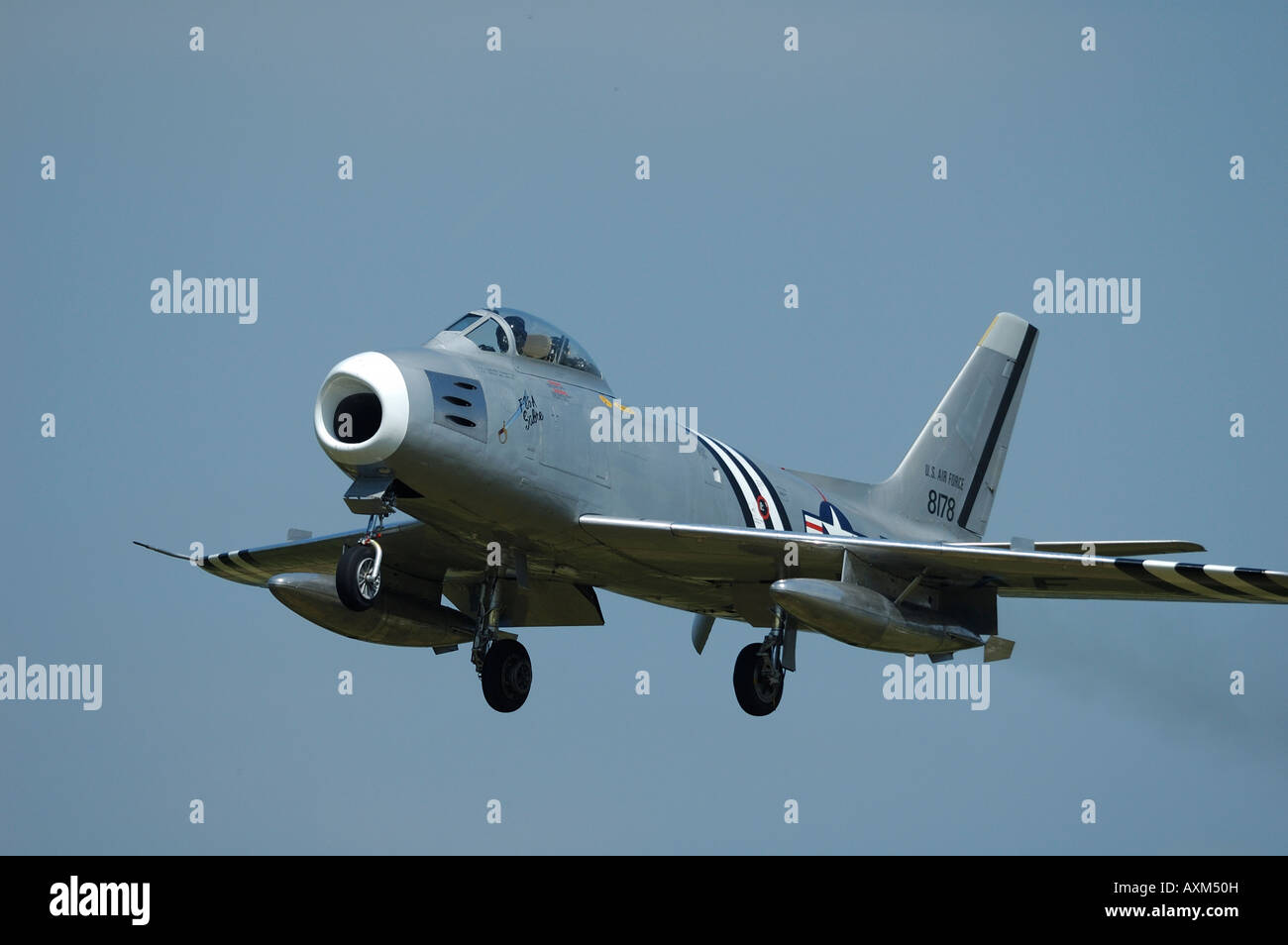 Vecchio jet fighter North American F-86 Sabre usata durante la guerra di Corea, La Ferte Alais air show, Francia Foto Stock