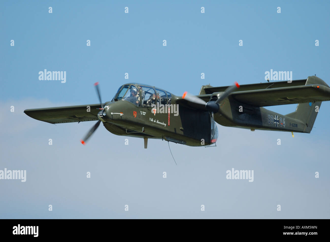 La North American Aviation Rockwell OV-10 Bronco della Luftwaffe tedesca Air Force, vintage francese air show, La Ferte Alais, Francia Foto Stock