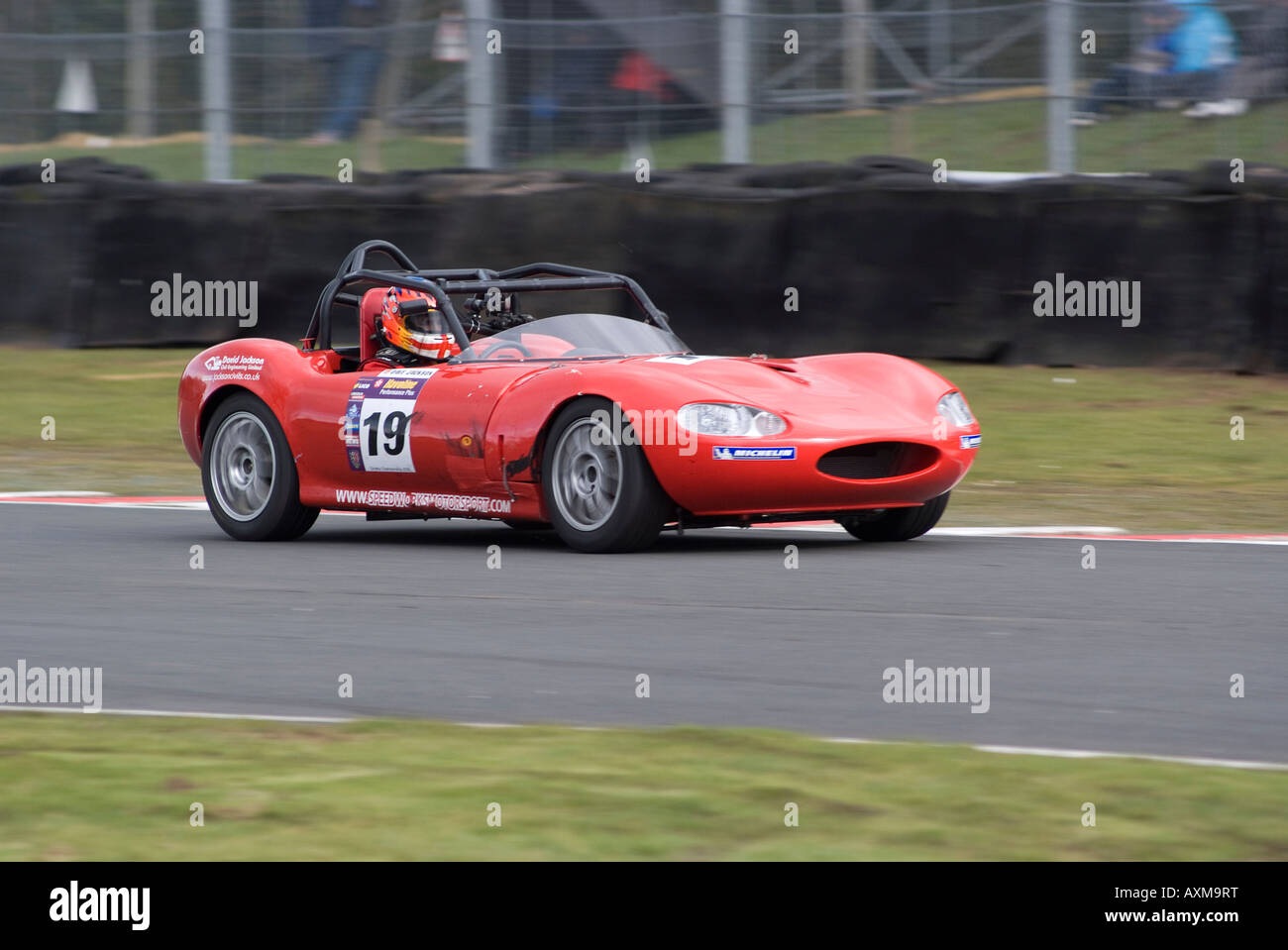 Red Ginetta G20 Pozzetto aperto Sports Racing Car ad Oulton Park motore circuito di gara Cheshire England Regno Unito Foto Stock