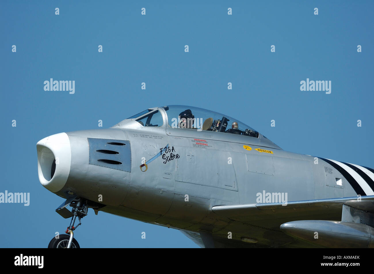 Vecchio jet fighter North American F-86 Sabre usata durante la guerra di Corea, La Ferte Alais air show, Francia Foto Stock