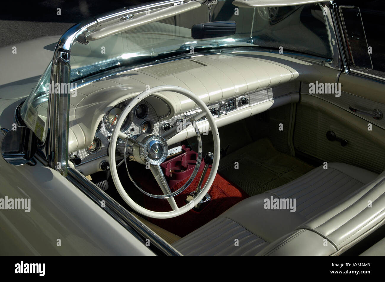 Sedile anteriore di una Ford Thunderbird autovettura convertibile Foto Stock