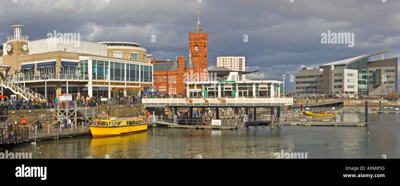 A 2 foto panoramiche di cucitura di Mermaid Quay a Cardiff Bay - una rigenerata commercializzato area a sud di Cardiff. Foto Stock