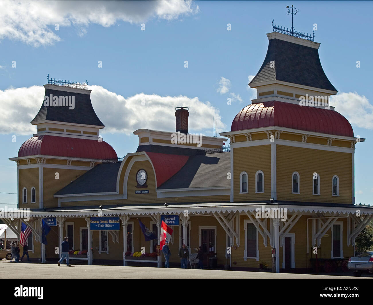 Il vittoriano ristrutturato stazione ferroviaria nel centro di North Conway NH nelle White Mountains del New Hampshire Foto Stock