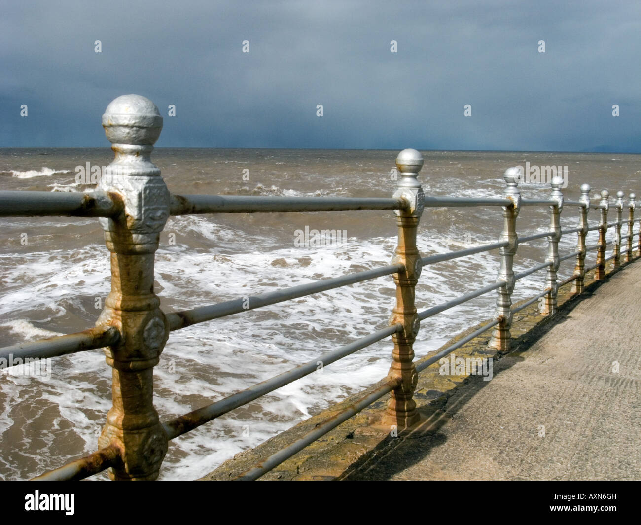 Ringhiere sul lungomare di Blackpool Foto Stock