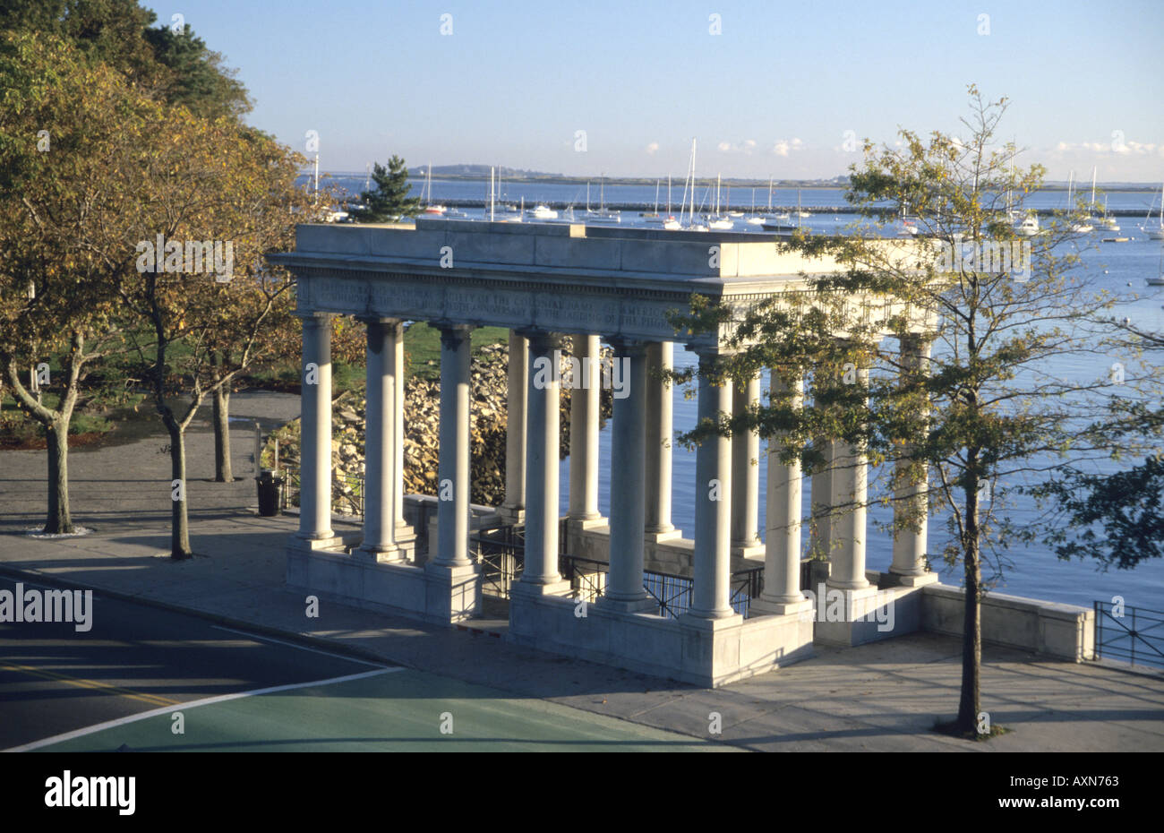Plymouth Rock sito che simboleggiano l arrivo del pellegrino padri in New England America nel 1620 Foto Stock