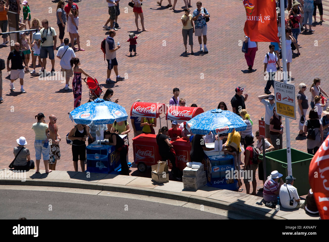 Venditori ambulanti che vendono bevande in una giornata calda a Sydney come la gente celebra l'Australia Day 26 gennaio 2008, NSW, Australia Foto Stock