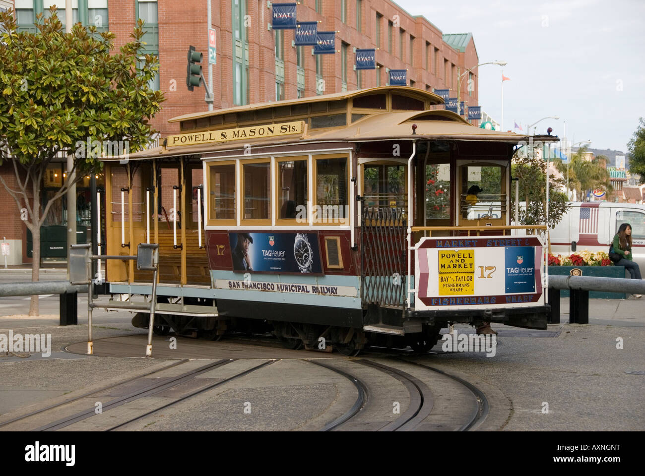 Una macchina di cavo su piattaforma girevole a Taylor Street di San Francisco Foto Stock