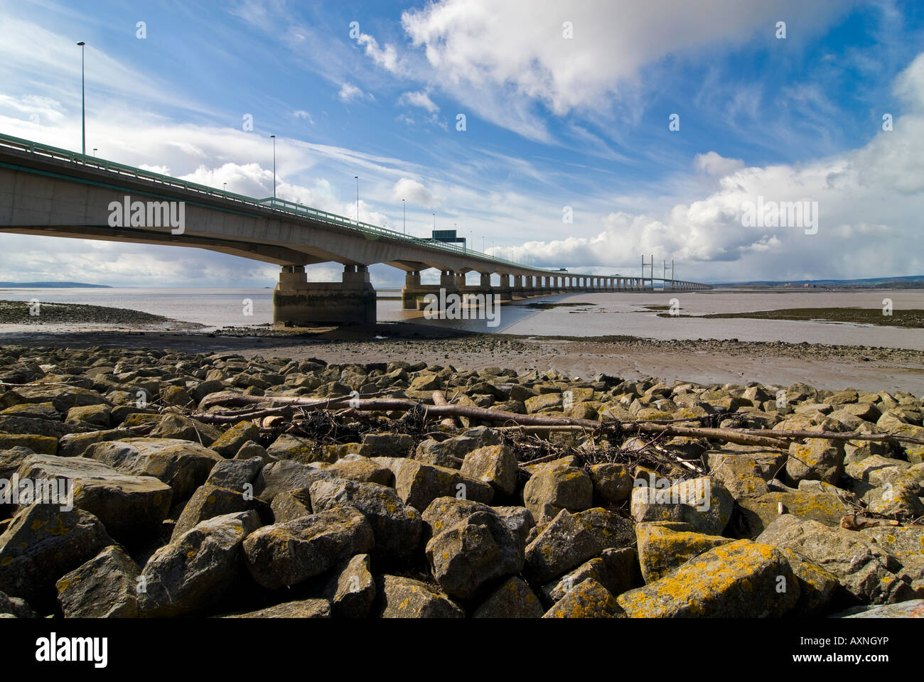 Vista orizzontale della seconda Severn Bridge [ail groesfan hafren] aka il Principe del Galles (ponte Pont Tywysog Cymru) attraversando la Severn Estuary. Foto Stock