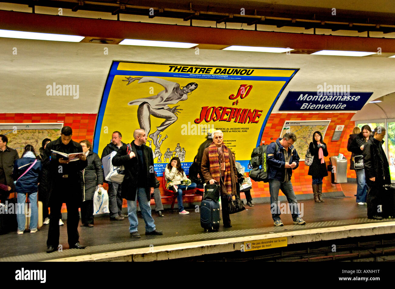 Parigi Francia metropolitana treni pendolari Montparnasse Foto Stock