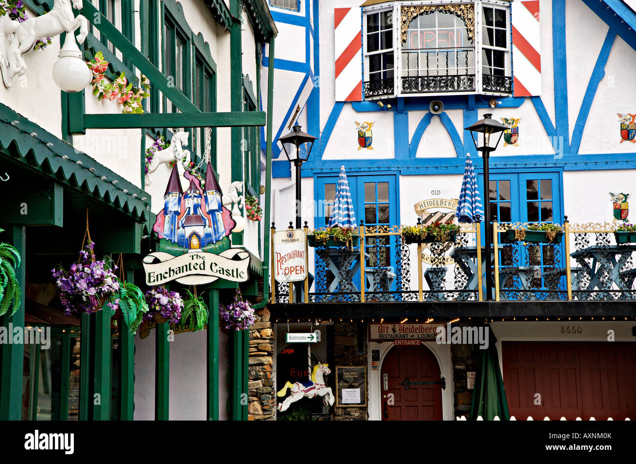 Helen Georgia è una ri-creazione di un bavarese villaggio alpino con vicoli in ciottoli e vecchie torri del mondo Foto Stock