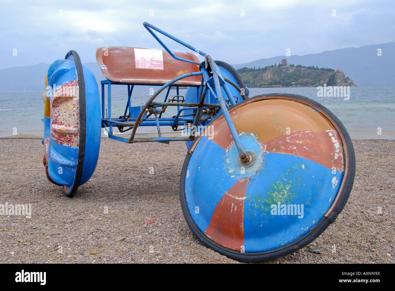 Novità di triciclo acqua peddler in Yunnan, Cina Foto Stock