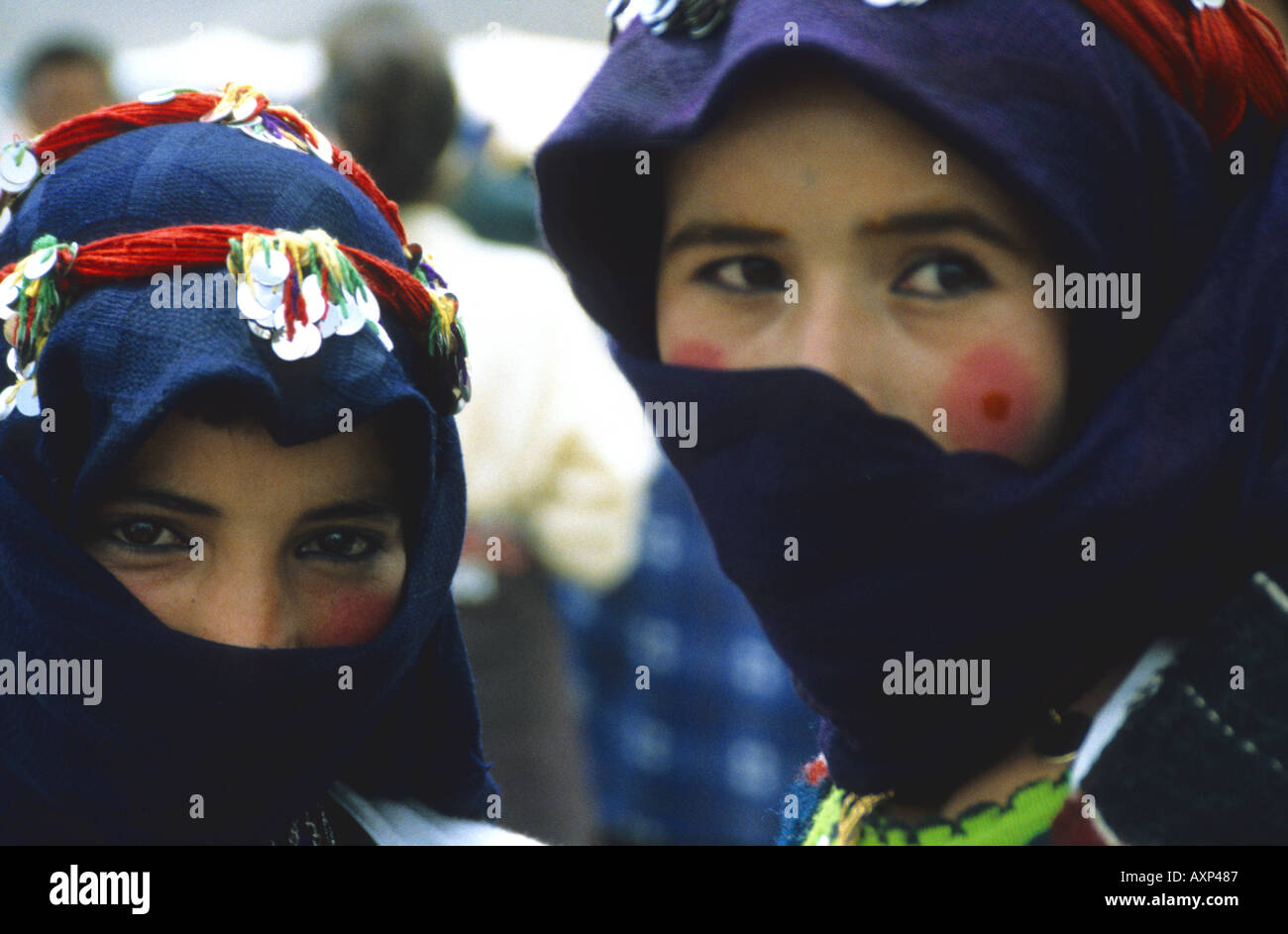 Berber ragazze al mercato Mariage Imilchil Marocco Foto Stock