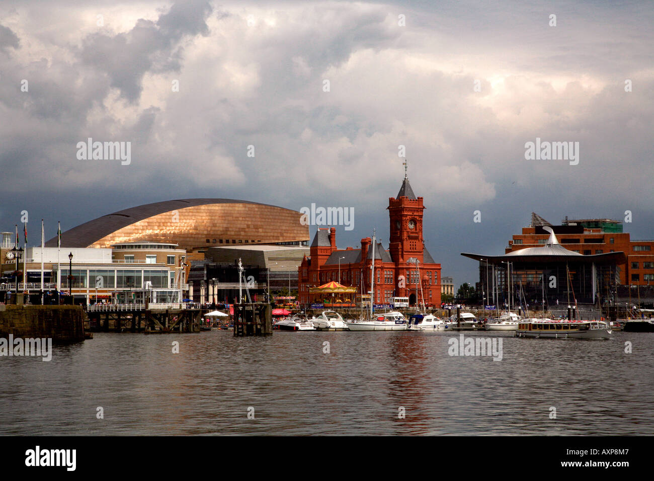 Gli edifici sul lungomare della Baia di Cardiff Galles del Sud Foto Stock