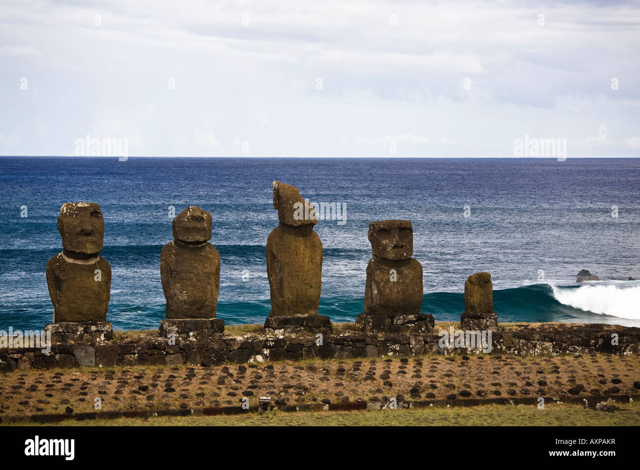 Ahu Vai Ure a Tahai. Questo Ahu con 5 piedi moai sono parte di Tahai complesso cerimoniale Foto Stock