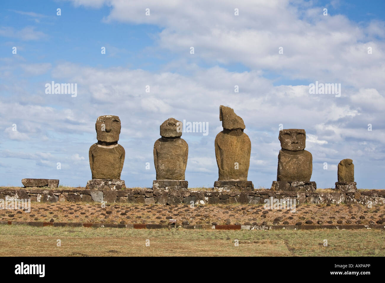 Ahu Vai Ure a Tahai. Questo Ahu con 5 piedi moai sono parte di Tahai complesso cerimoniale Foto Stock