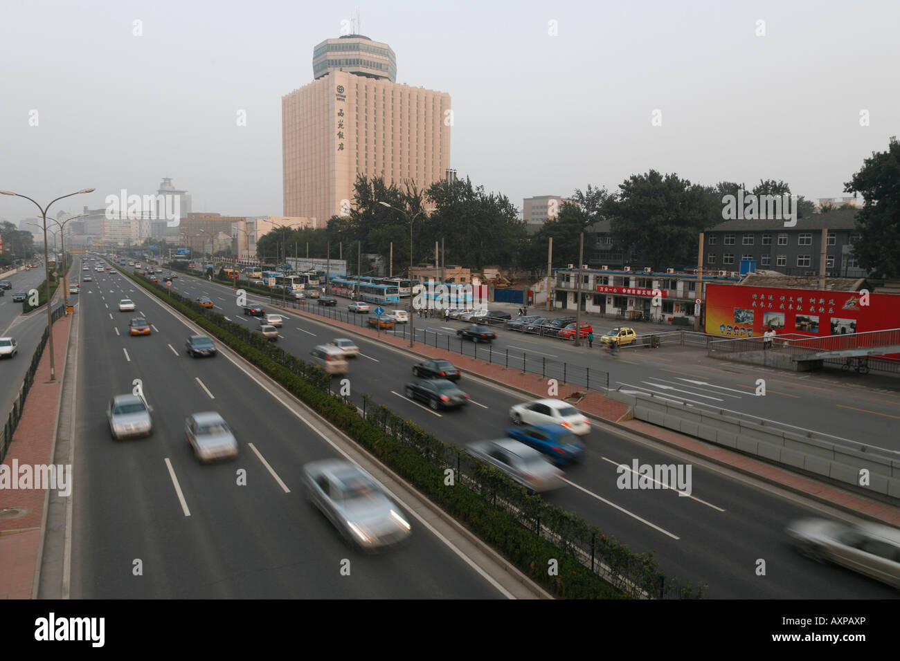 Il traffico su strada in Pechino Foto Stock